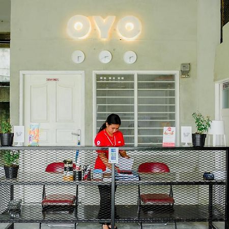 Hotel Oyo 183 The Pipe House Palembang Esterno foto