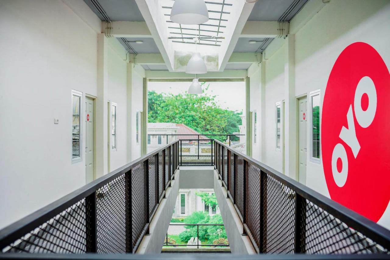 Hotel Oyo 183 The Pipe House Palembang Esterno foto
