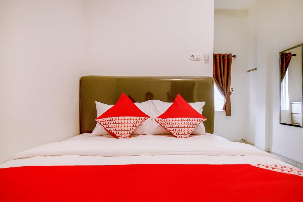 Hotel Oyo 183 The Pipe House Palembang Esterno foto