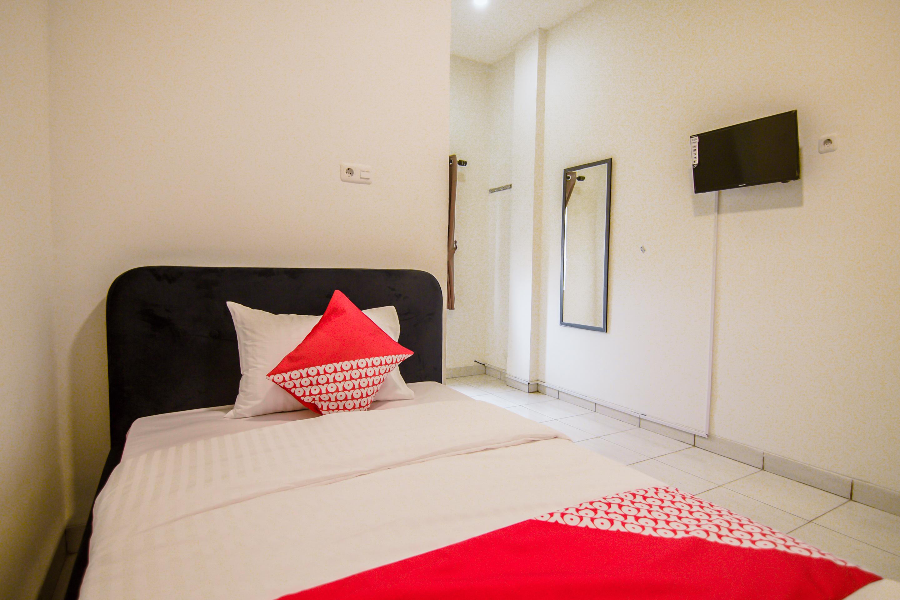 Hotel Oyo 183 The Pipe House Palembang Esterno foto