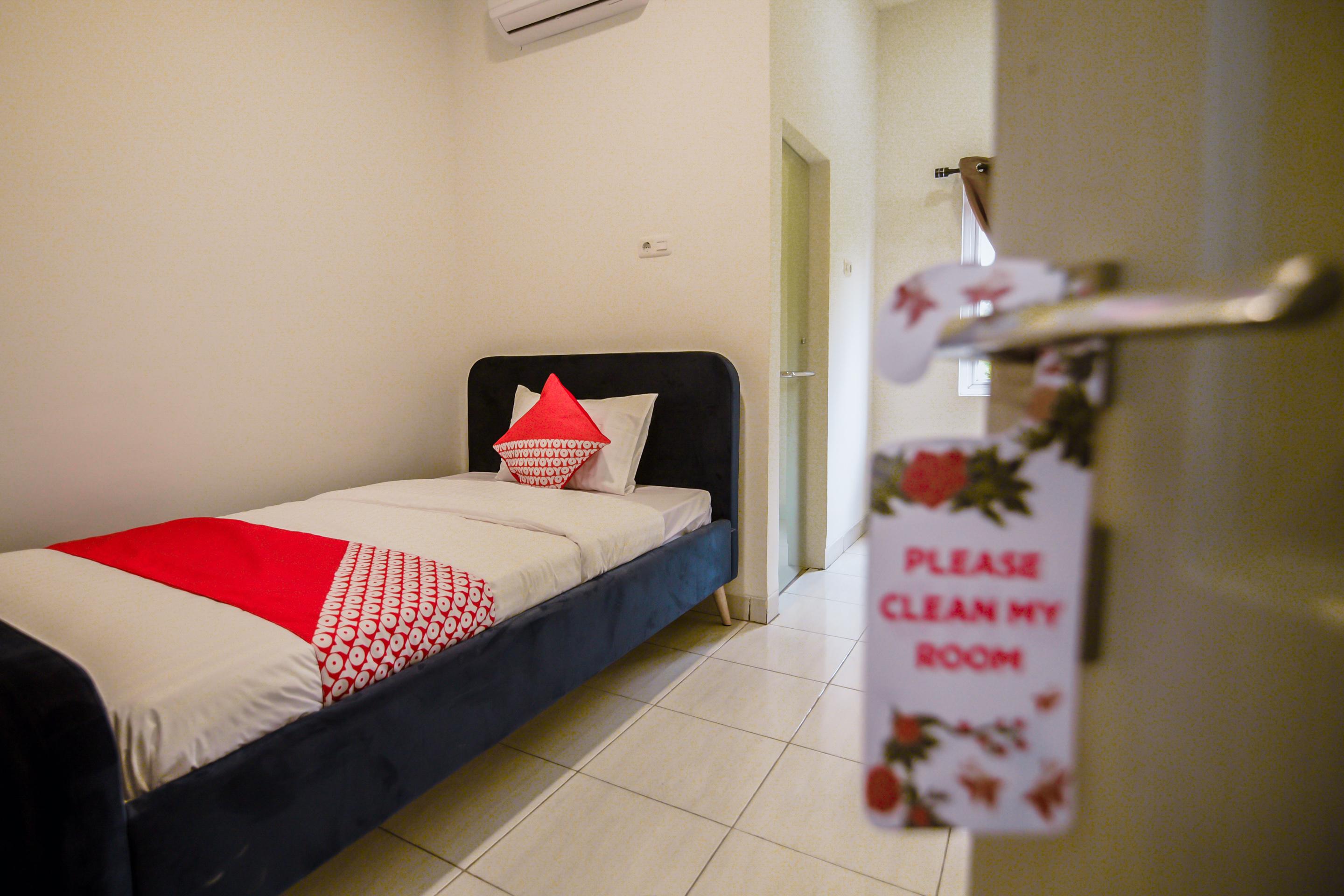 Hotel Oyo 183 The Pipe House Palembang Esterno foto