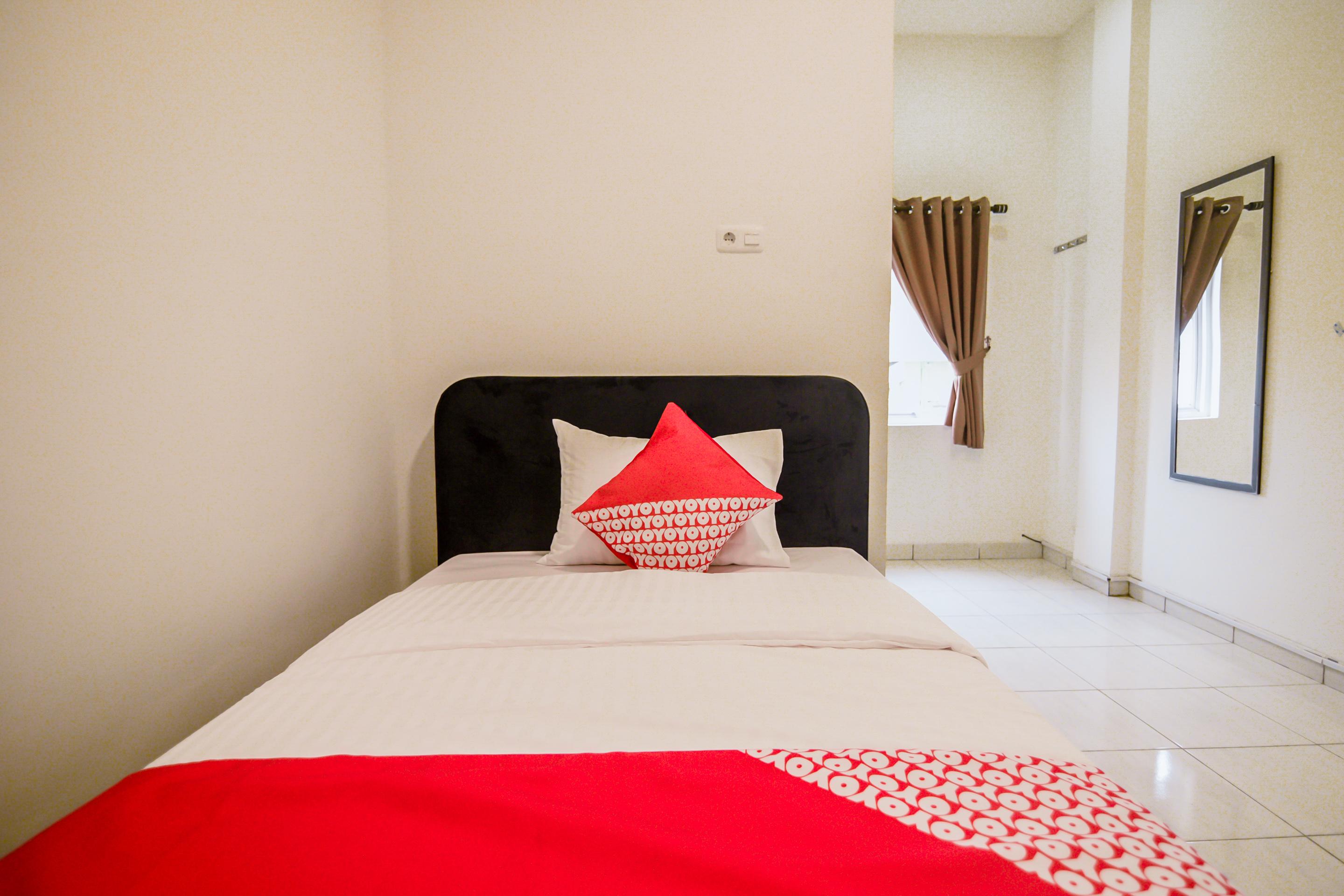 Hotel Oyo 183 The Pipe House Palembang Esterno foto