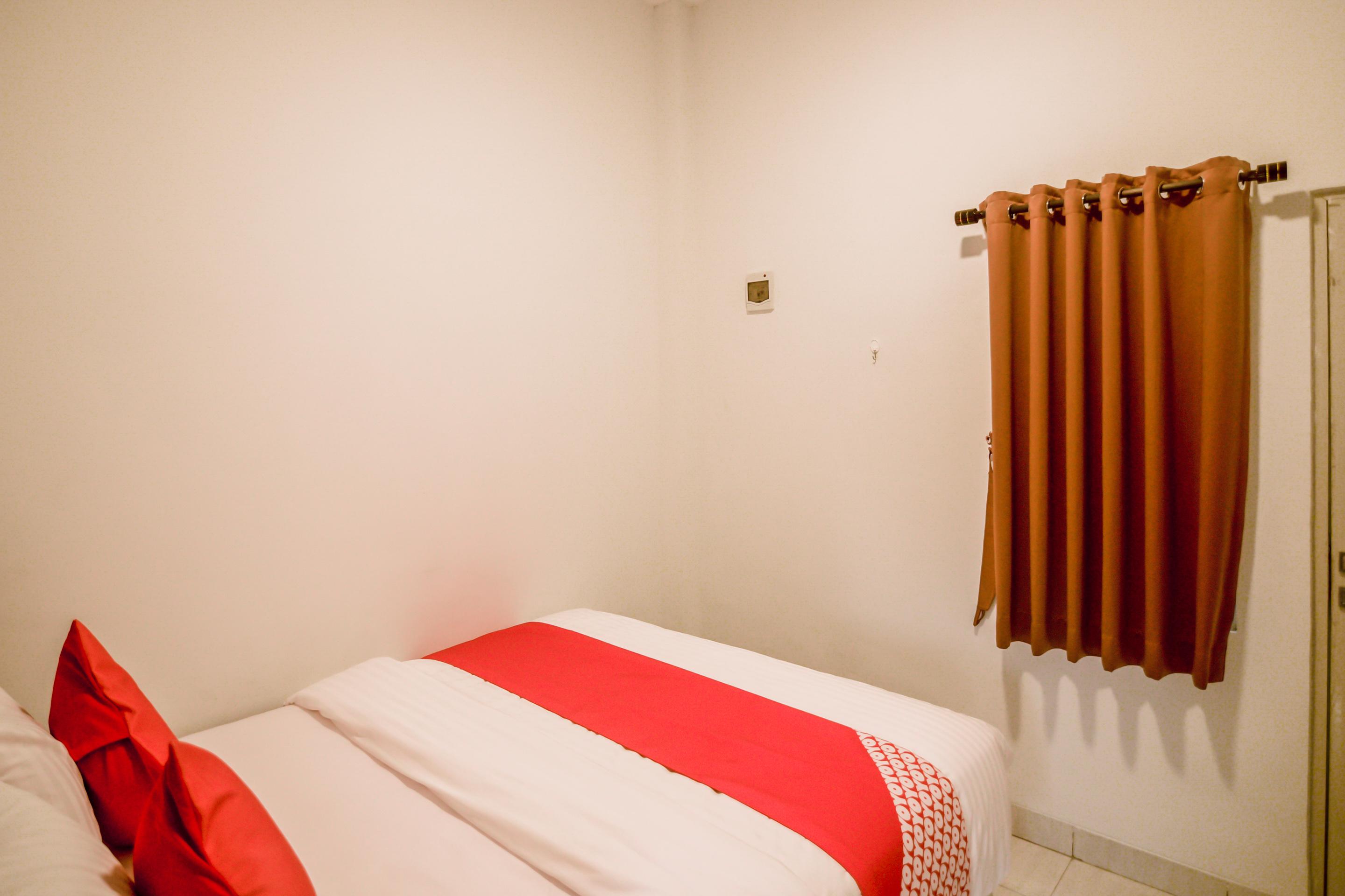 Hotel Oyo 183 The Pipe House Palembang Esterno foto
