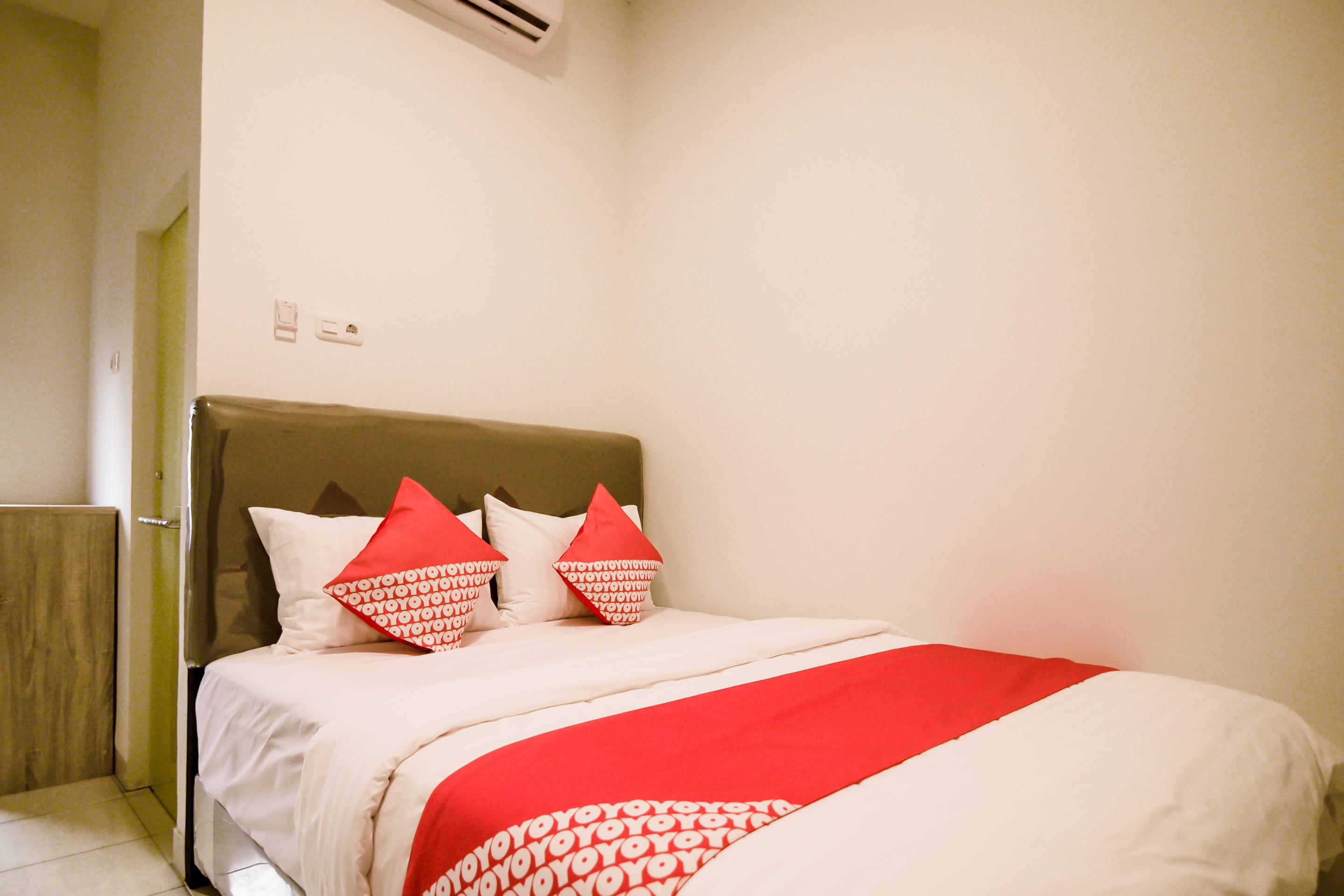 Hotel Oyo 183 The Pipe House Palembang Esterno foto
