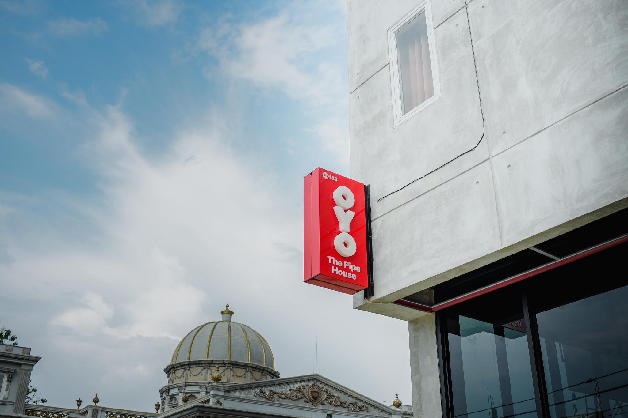 Hotel Oyo 183 The Pipe House Palembang Esterno foto