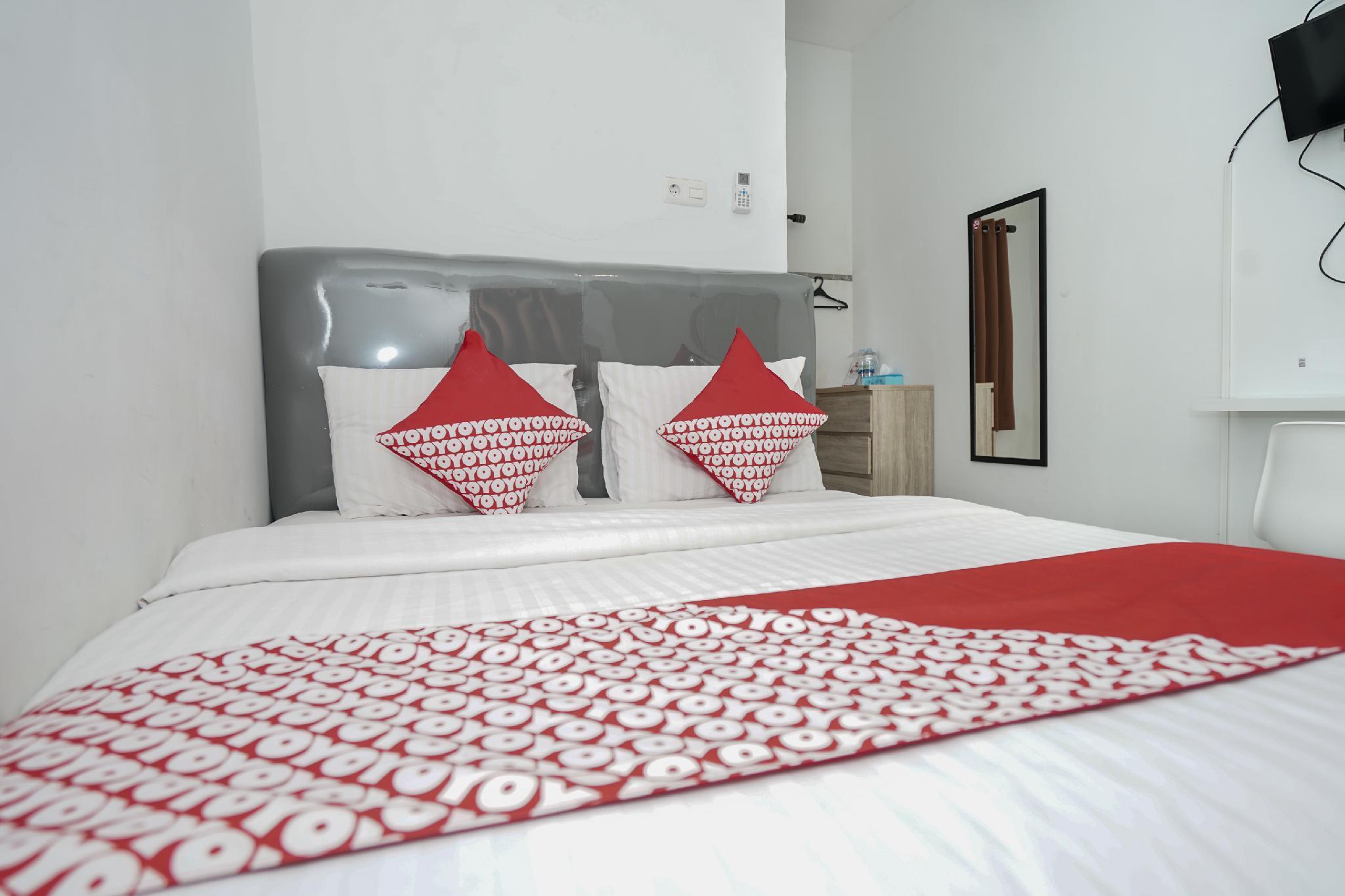 Hotel Oyo 183 The Pipe House Palembang Esterno foto