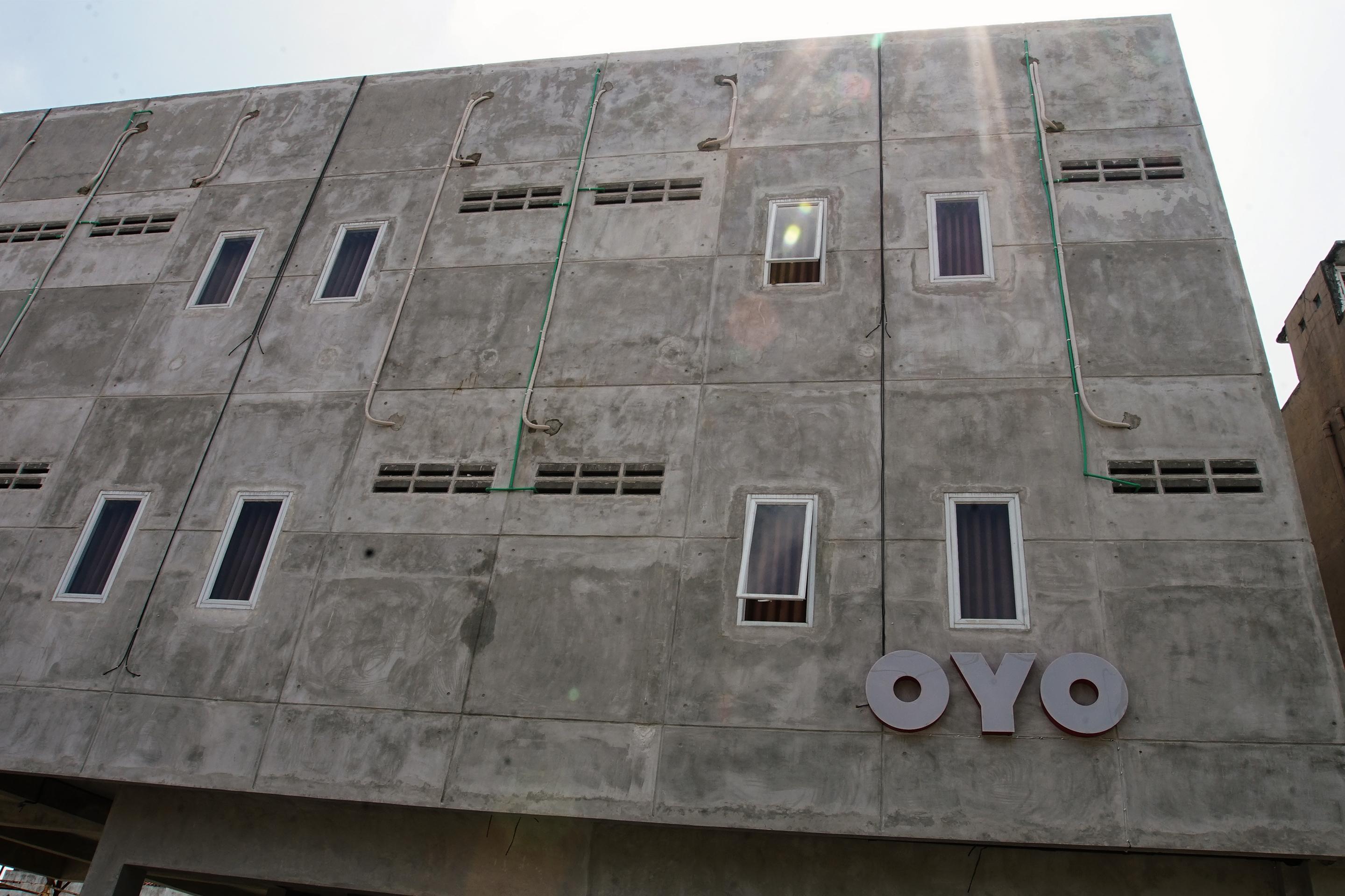 Hotel Oyo 183 The Pipe House Palembang Esterno foto