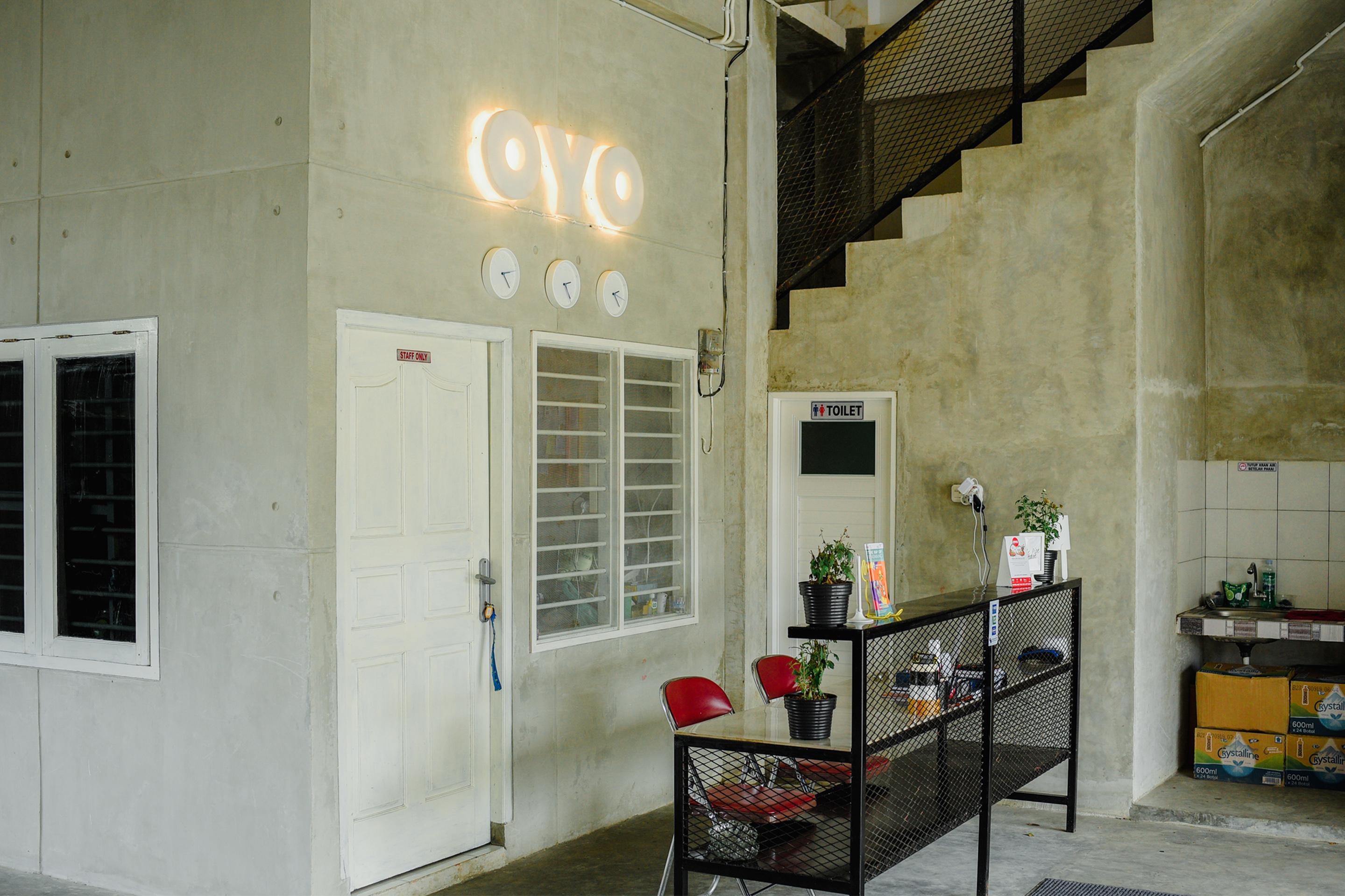 Hotel Oyo 183 The Pipe House Palembang Esterno foto