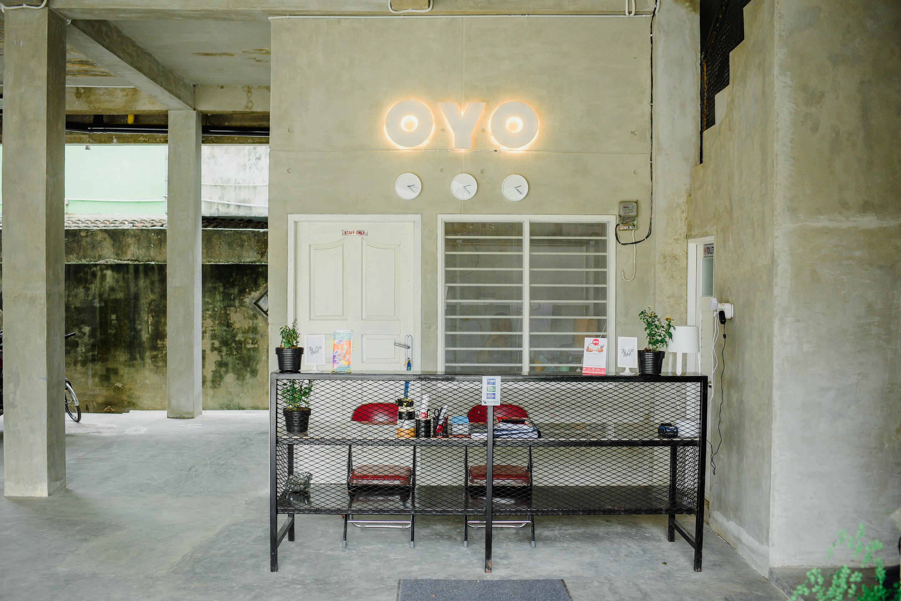 Hotel Oyo 183 The Pipe House Palembang Esterno foto