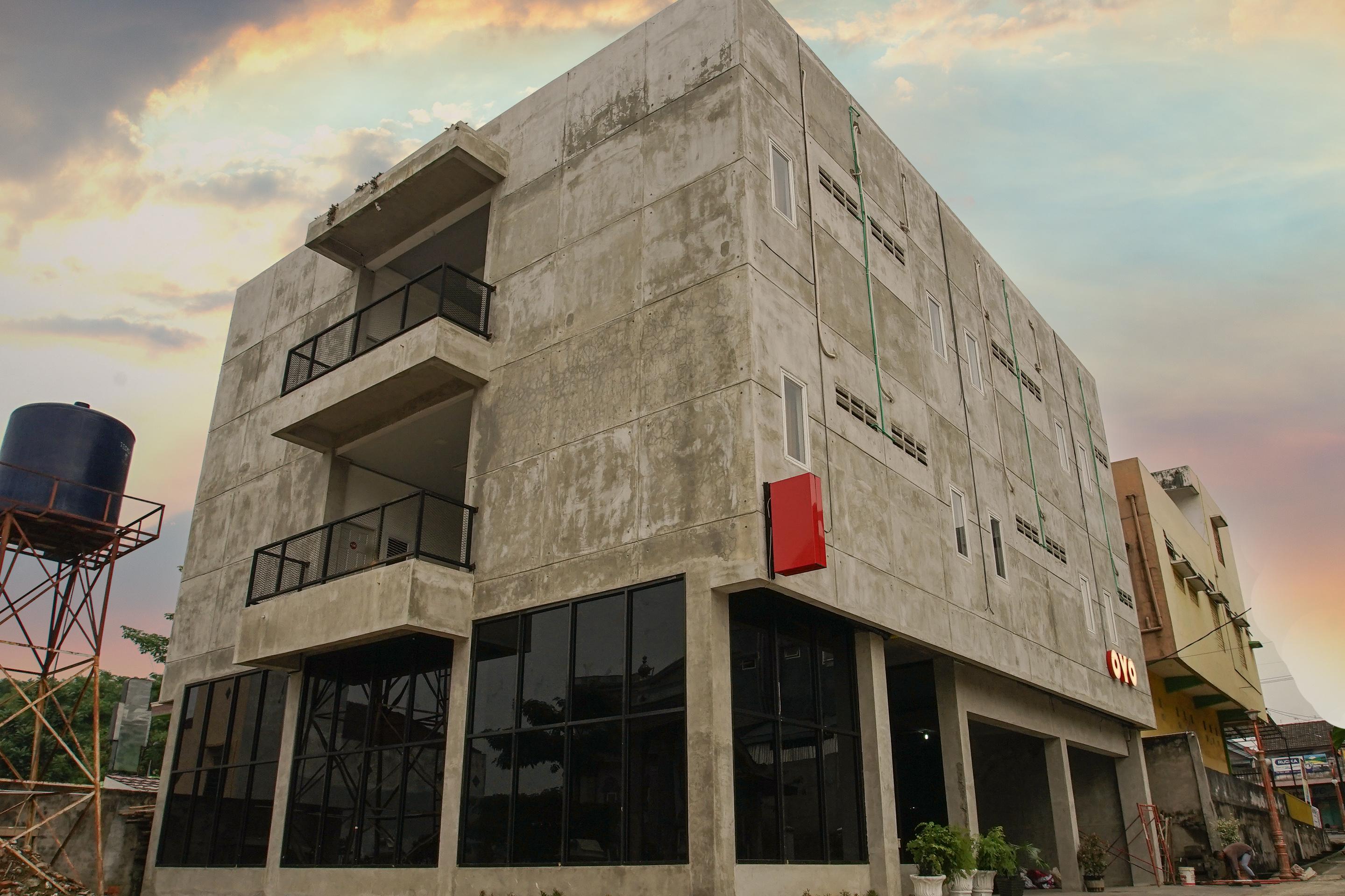 Hotel Oyo 183 The Pipe House Palembang Esterno foto