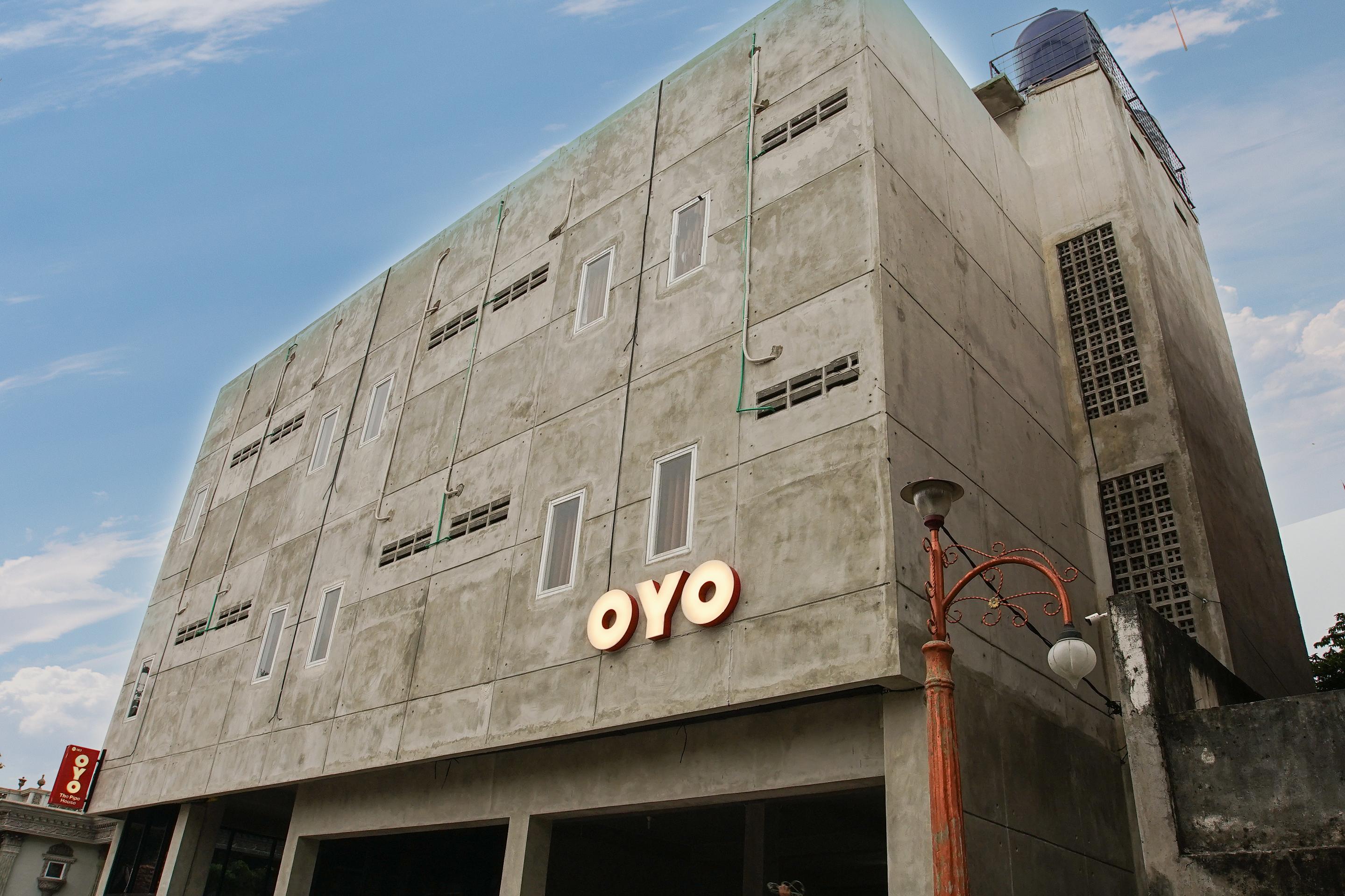 Hotel Oyo 183 The Pipe House Palembang Esterno foto
