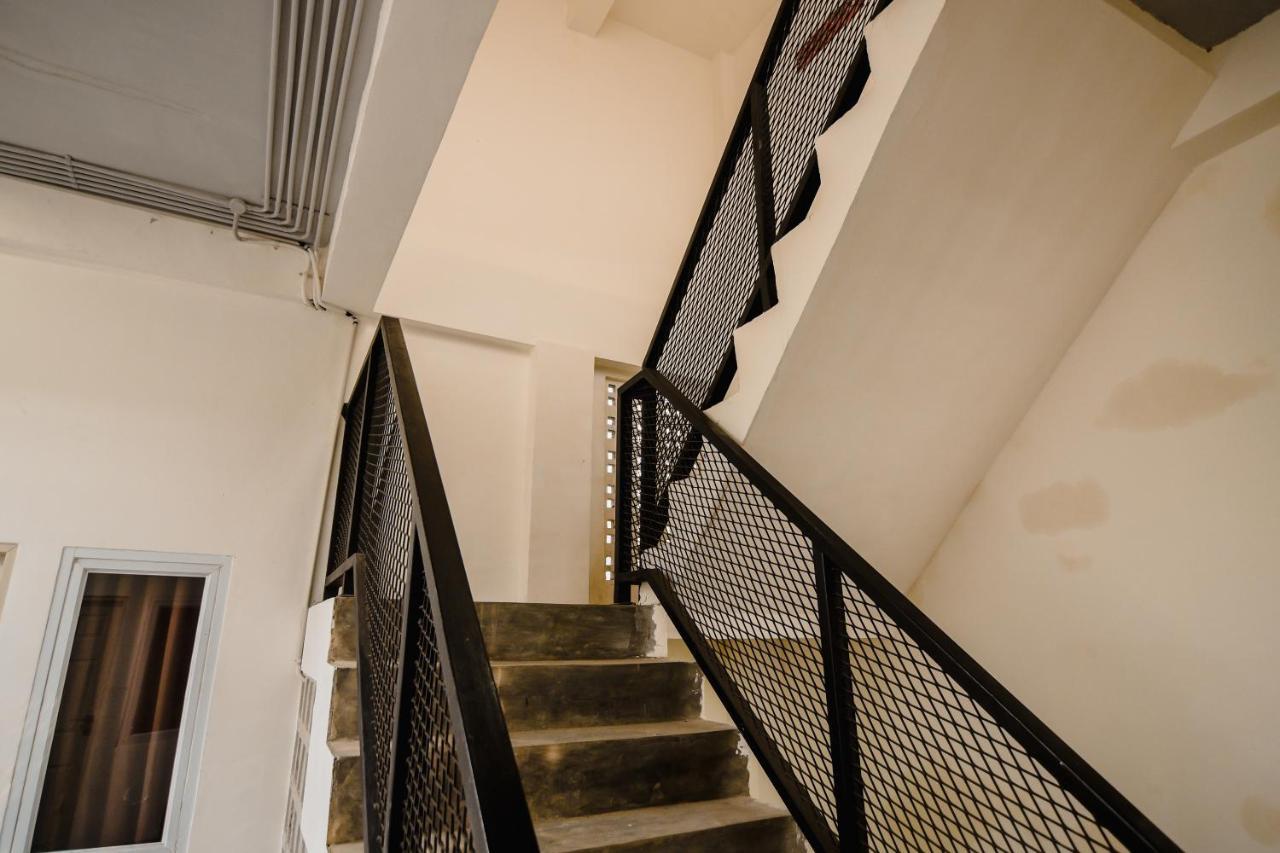 Hotel Oyo 183 The Pipe House Palembang Esterno foto