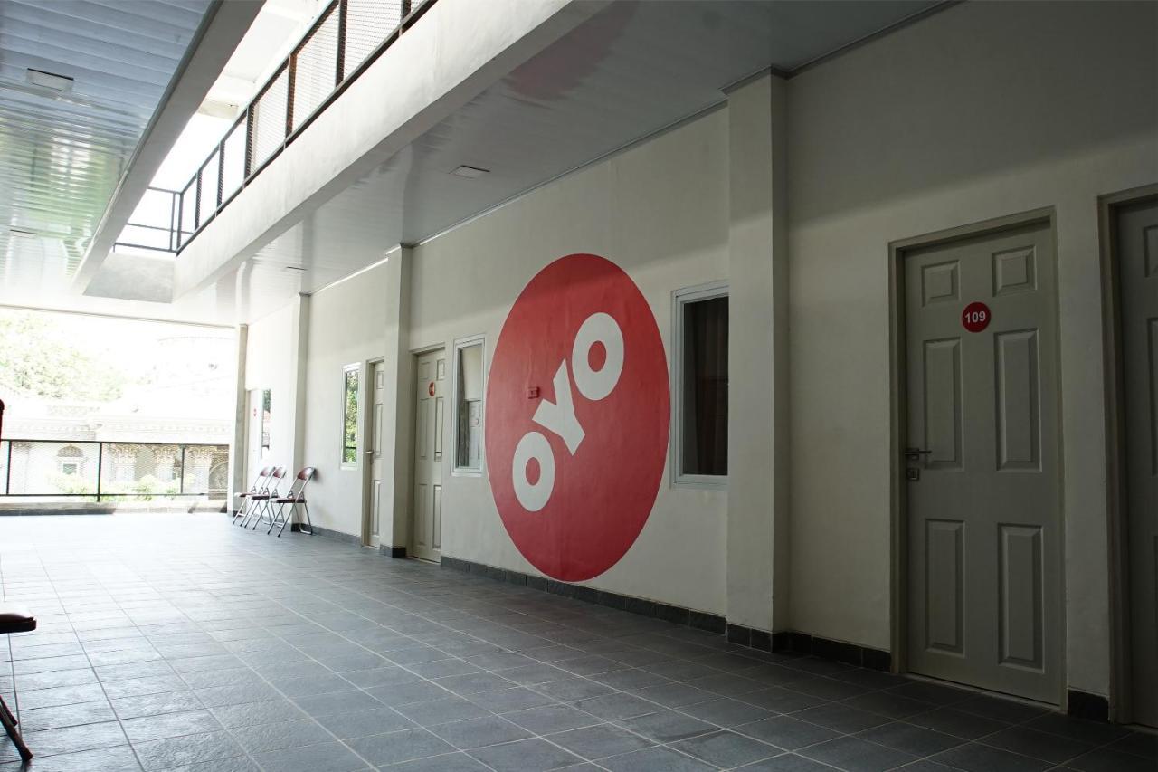 Hotel Oyo 183 The Pipe House Palembang Esterno foto
