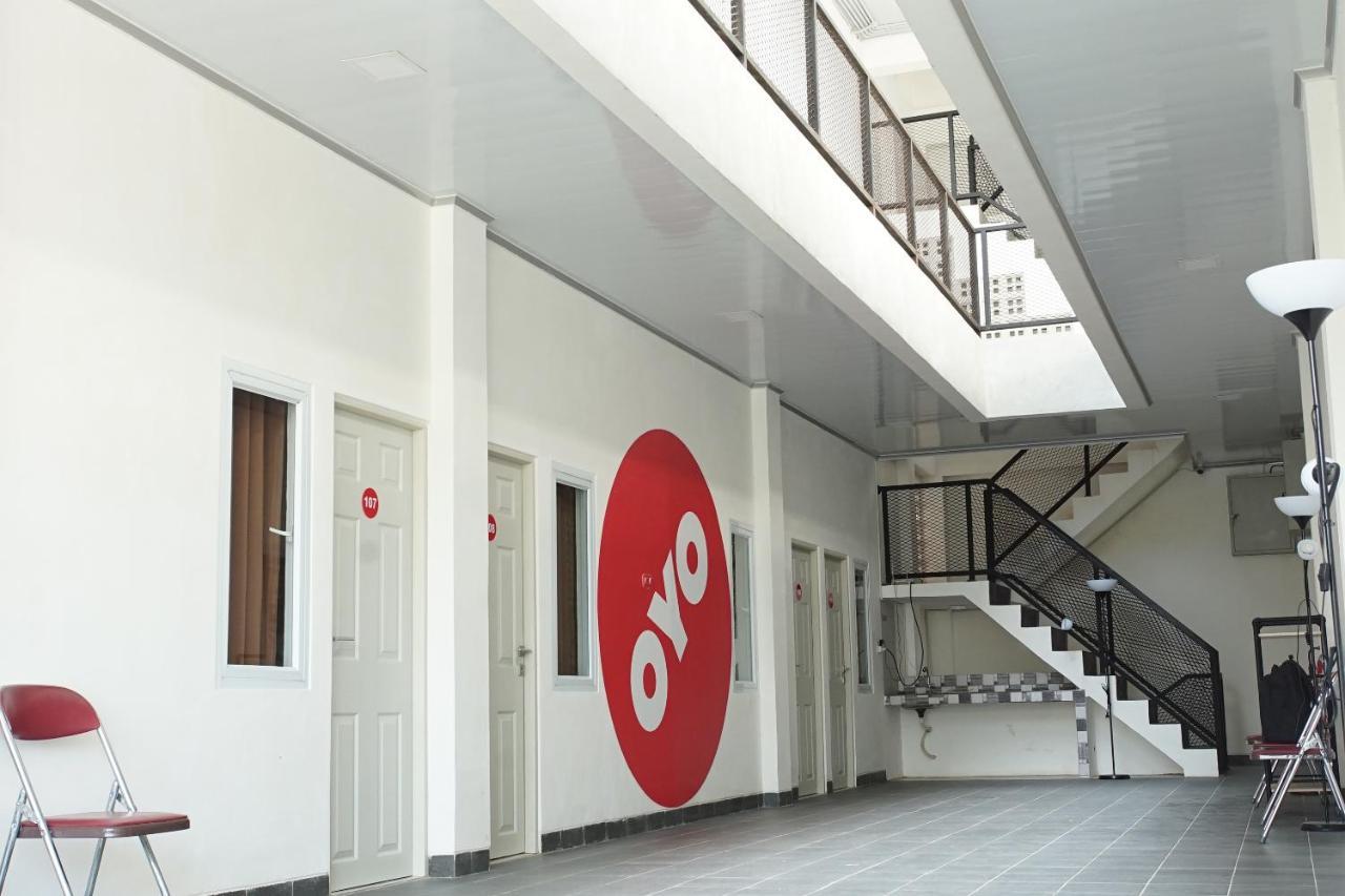 Hotel Oyo 183 The Pipe House Palembang Esterno foto