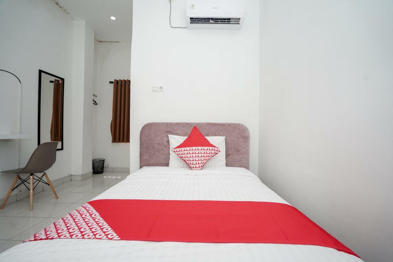 Hotel Oyo 183 The Pipe House Palembang Esterno foto