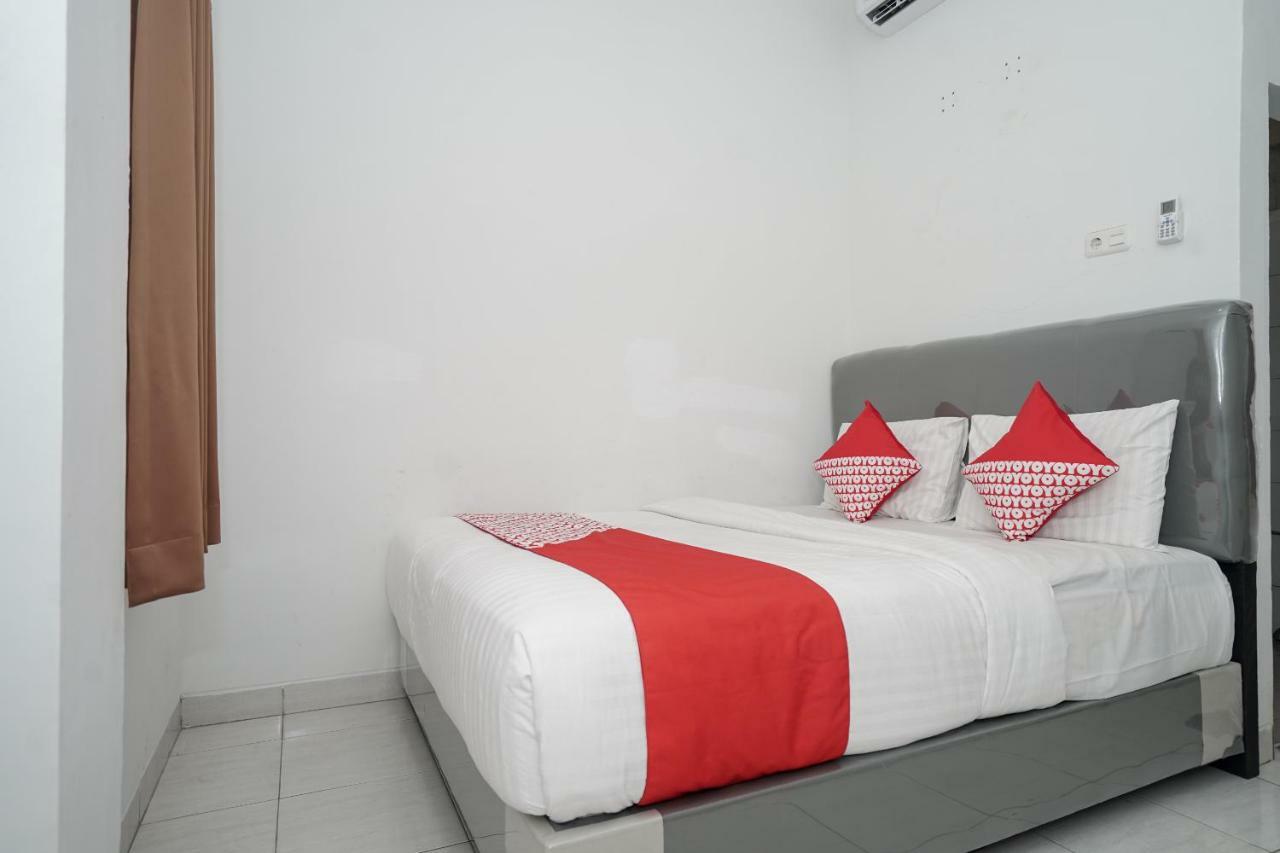 Hotel Oyo 183 The Pipe House Palembang Esterno foto